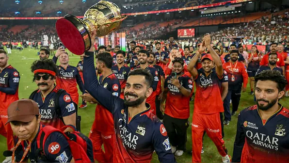 “IPL 2025 trophy and winning team RCB